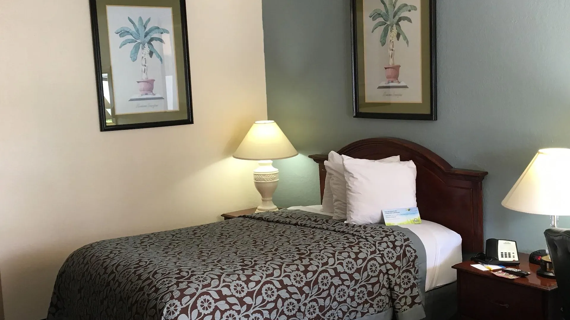 Days Inn By Wyndham Orlando Airport Florida Mall Williamsburg