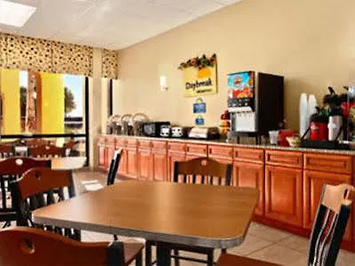 Hotel Days Inn By Wyndham Orlando Airport Florida Mall Williamsburg